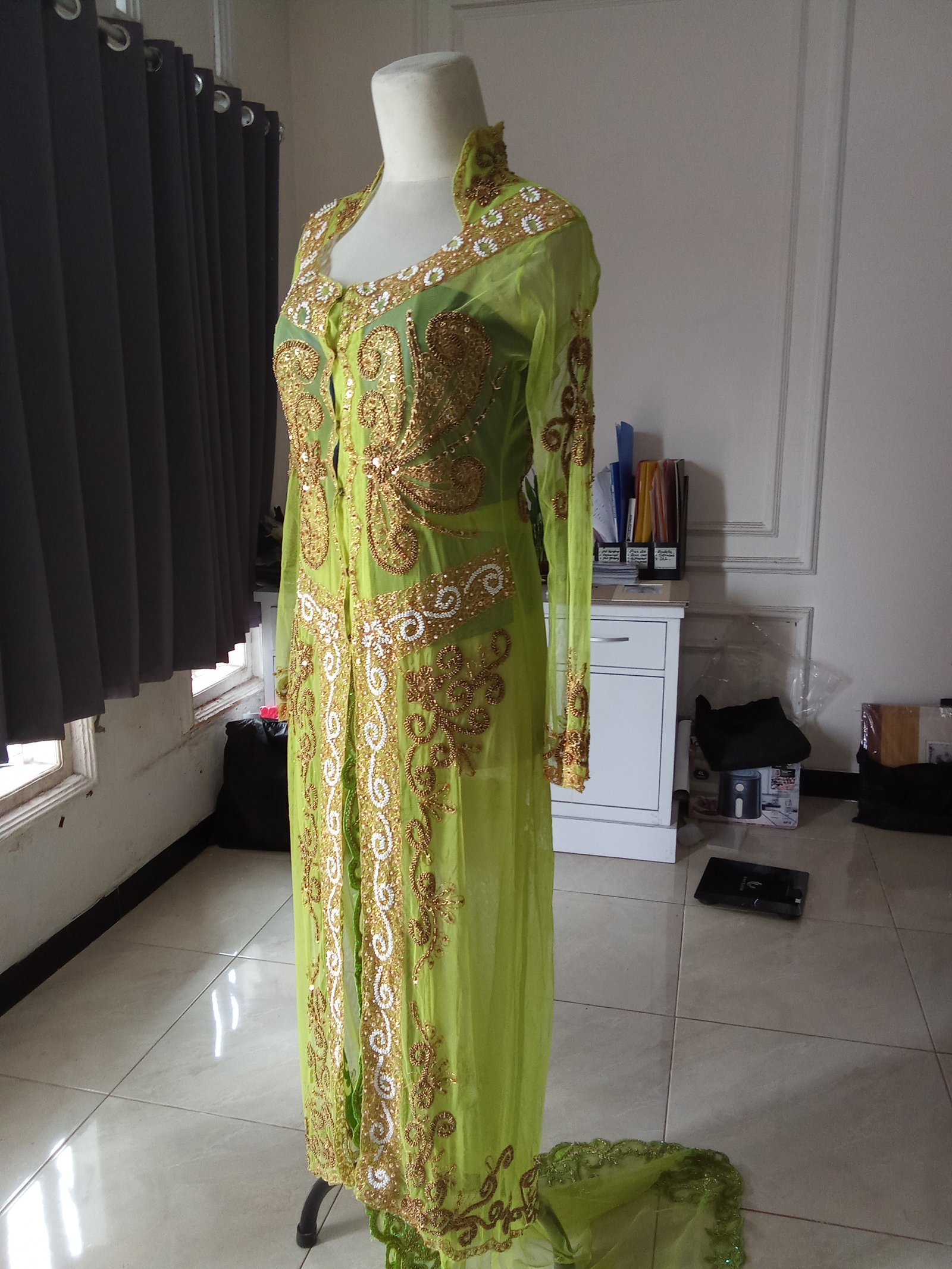 Kebaya hijau pupus