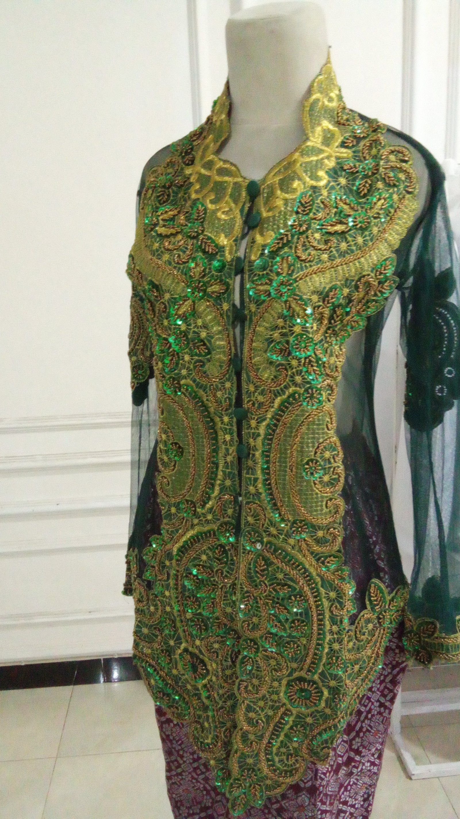 Kebaya hijau botol