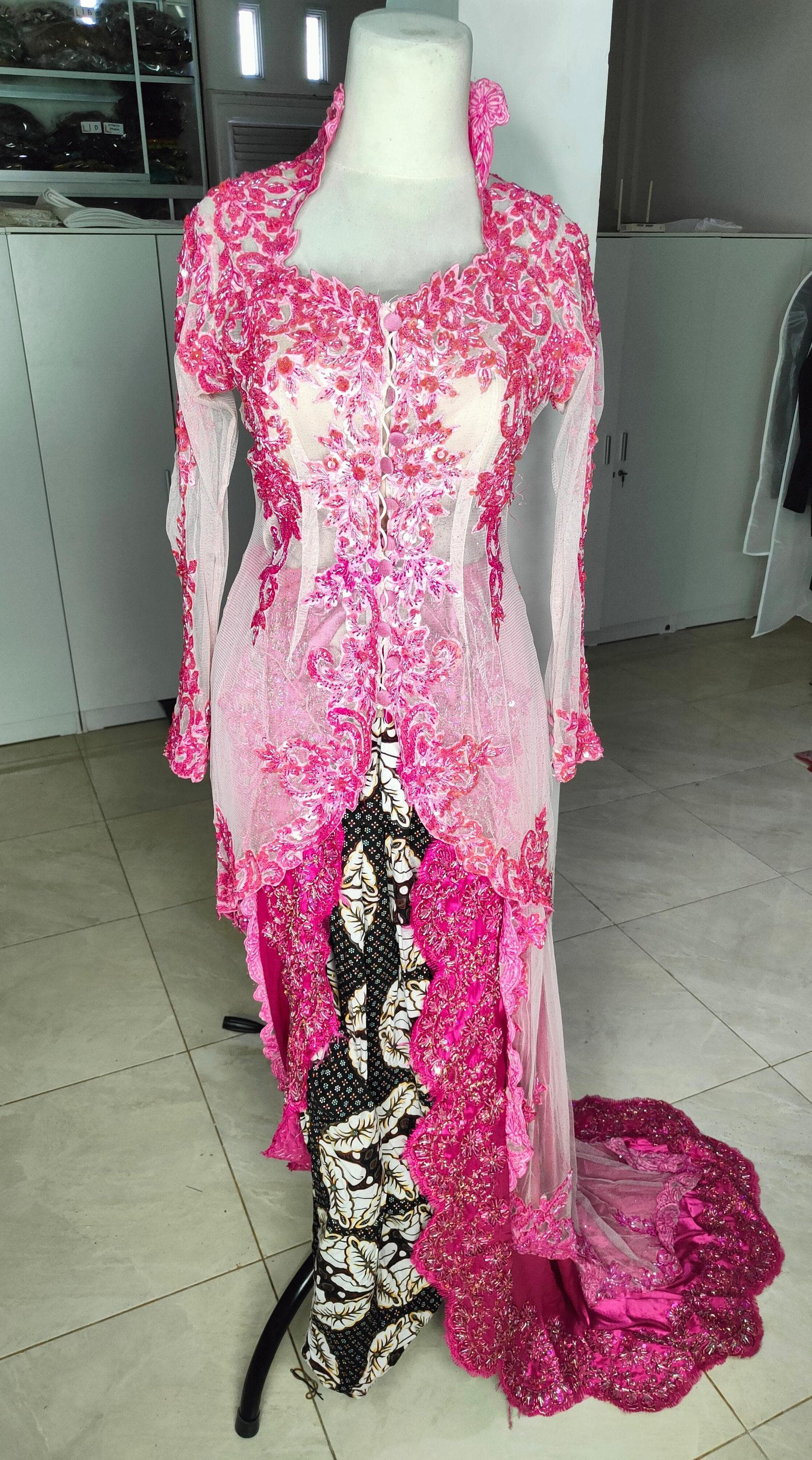Kebaya pink set