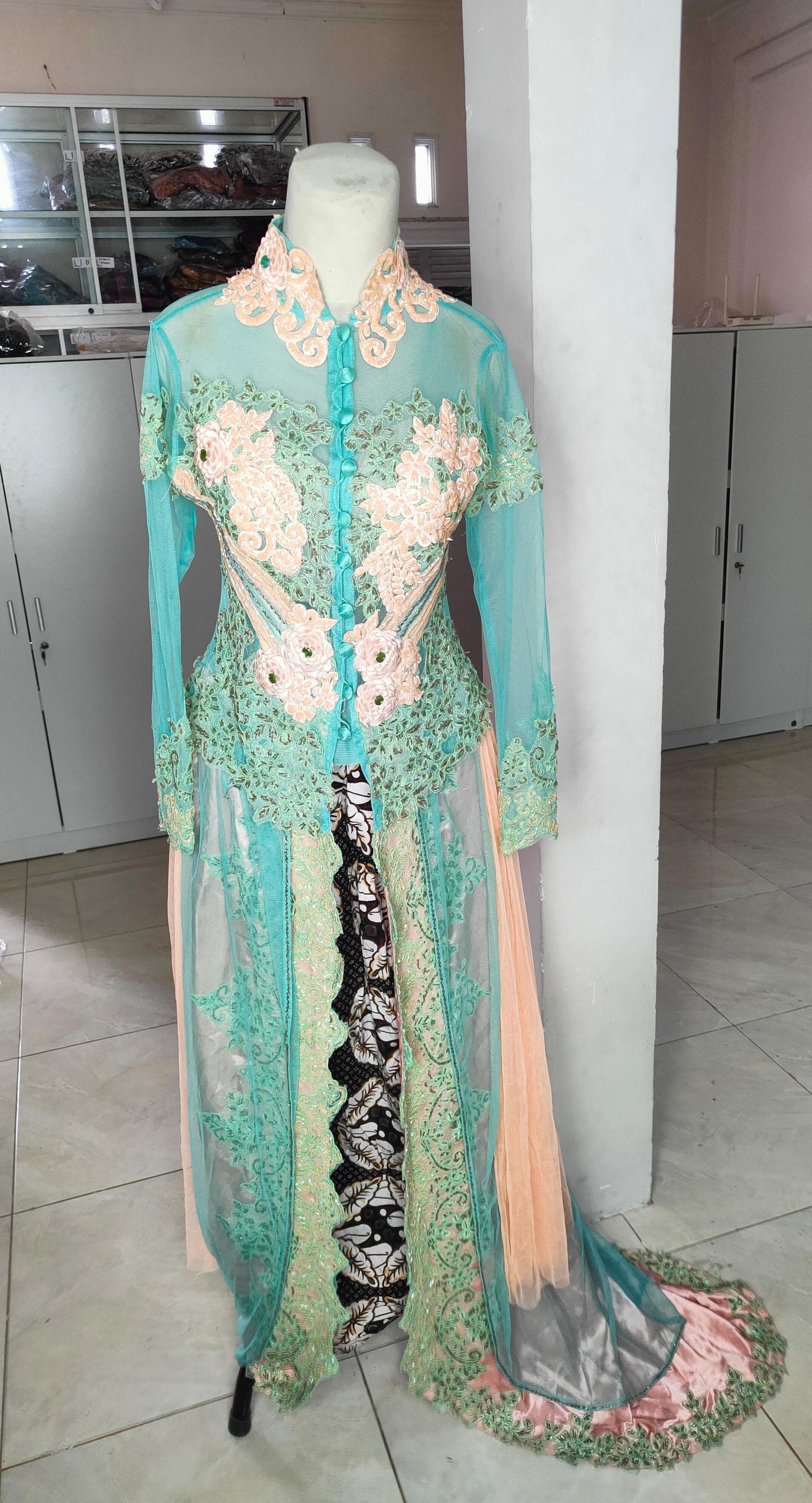 Kebaya toska blewah ekor