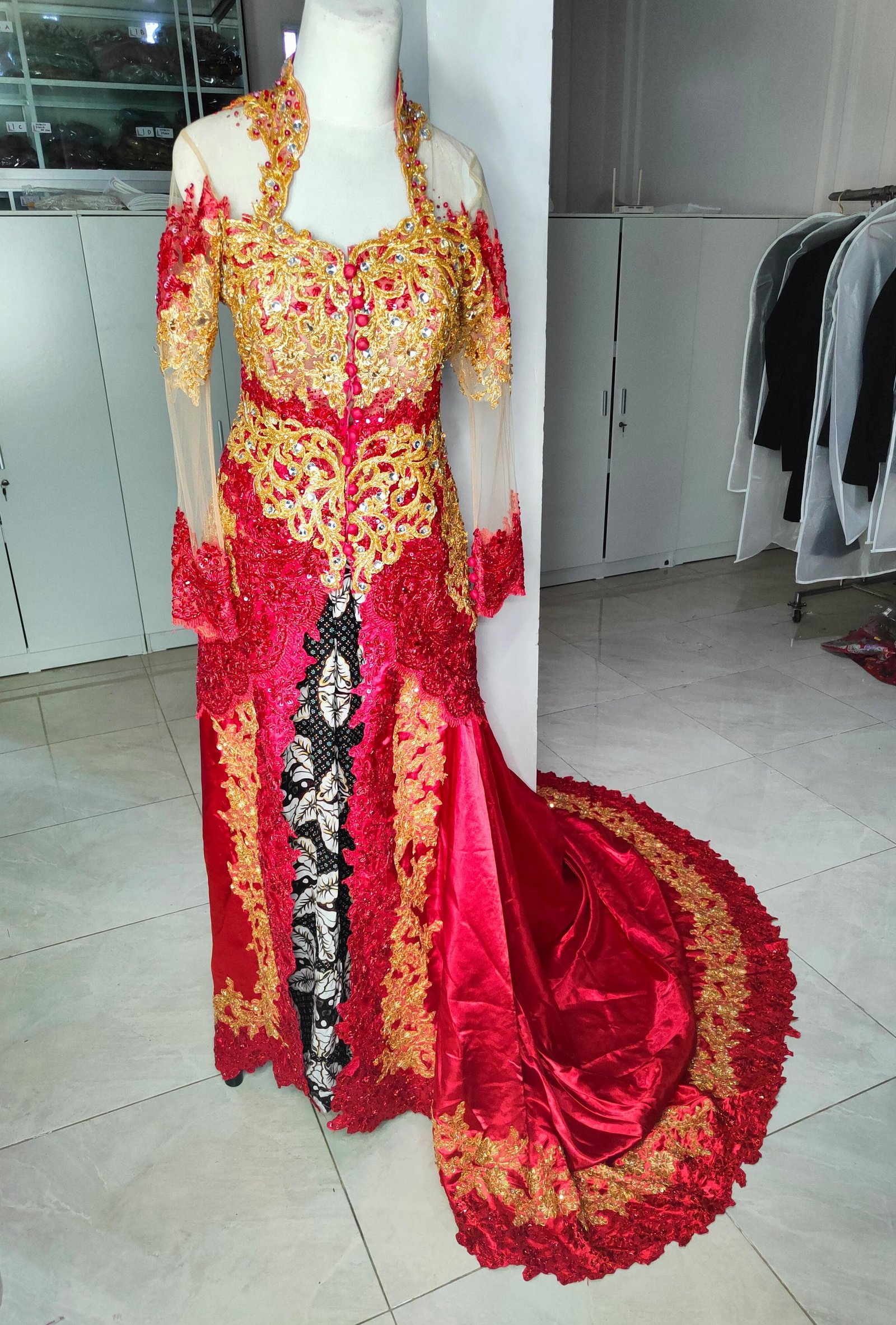 Kebaya set merah