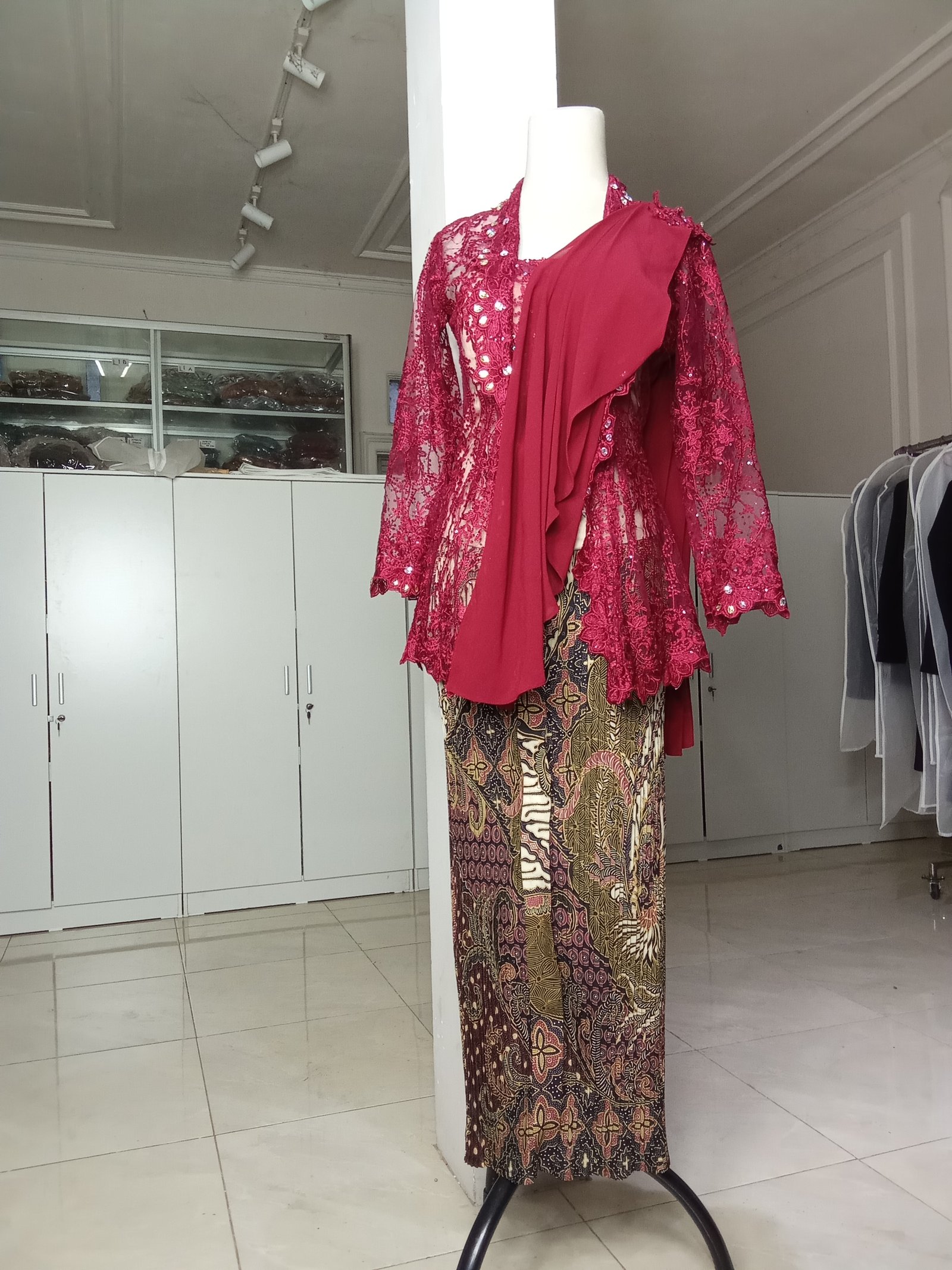 Maroon kutu baru slayer