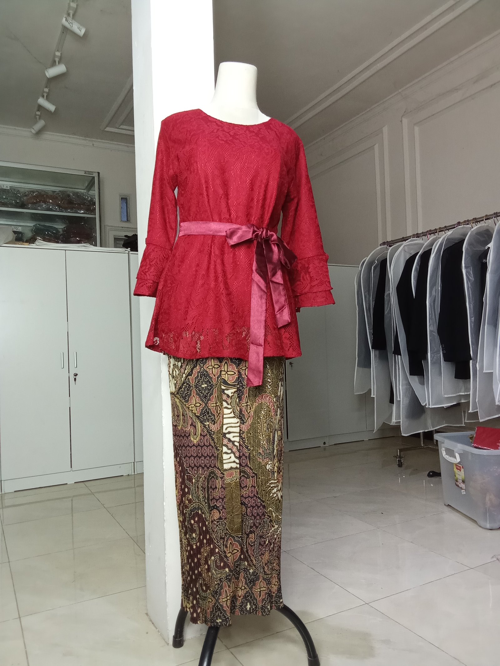 Blouse maroon